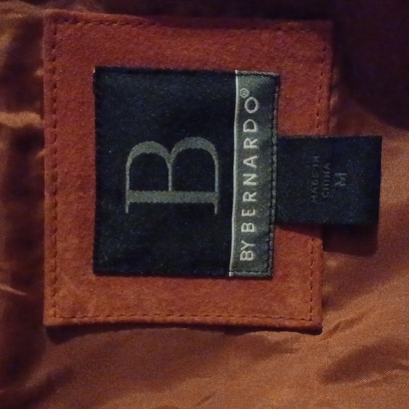 retro leather/ suede beautiful brown coat by Bernardo. Size medium.Flaw. - Picture 5 of 12